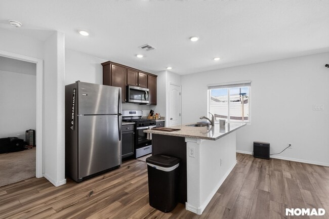 Photo - 985 Berman St SW