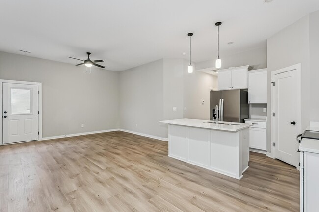 Photo - 909 S Logan St Unit 909