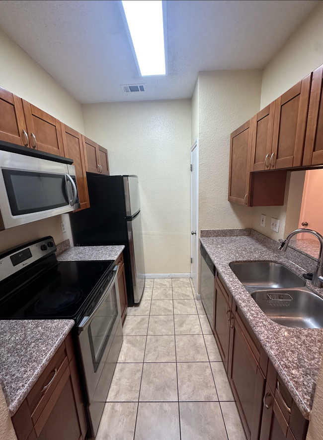 Charming West Campus Unit with Short-Term ... - Charming West Campus Unit with Short-Term ... Condominio