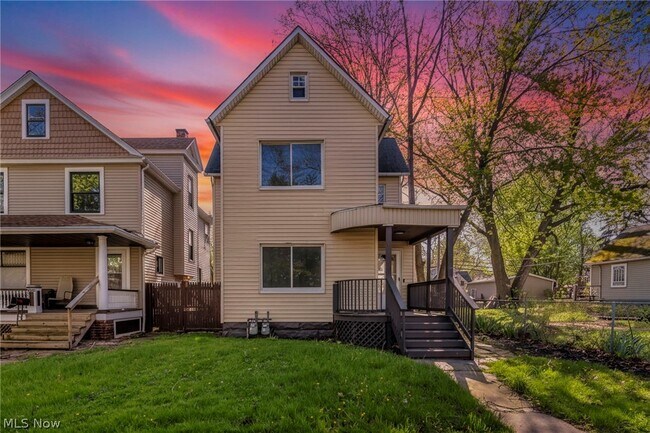 Building Photo - 2049 W 85th St Unit UP