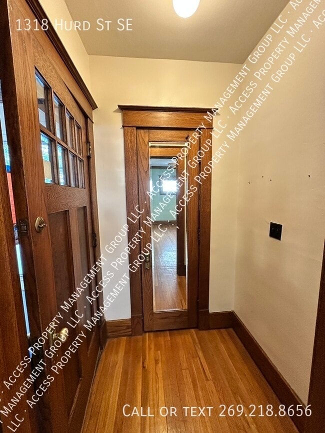 Photo - 1318 Hurd St SE