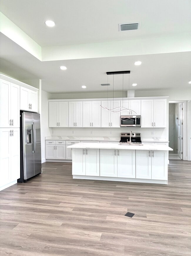 Kitchen - 4260 Baudelaire Ct