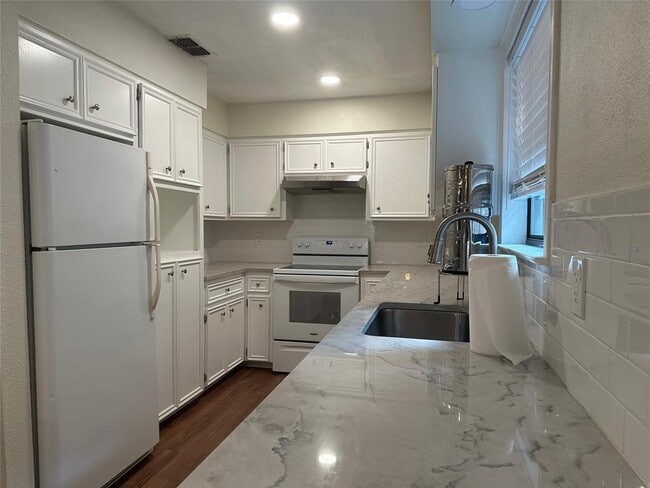 Building Photo - 15410 Enid Dr Rental