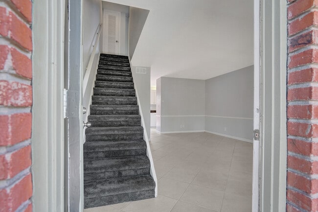 Photo - 12 NE 20th Ct