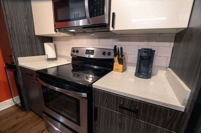 Photo - 2470 Cheshire Bridge Rd NE