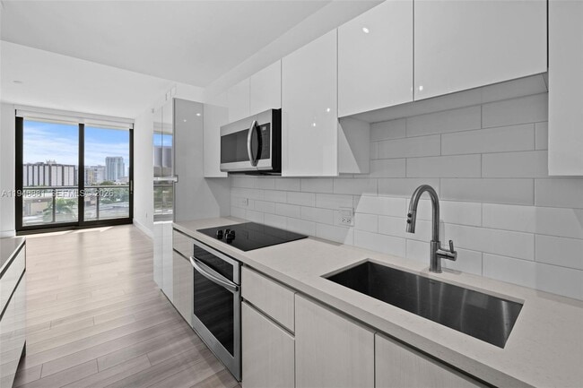 Photo - 101 Diplomat Pkwy Unit 0804