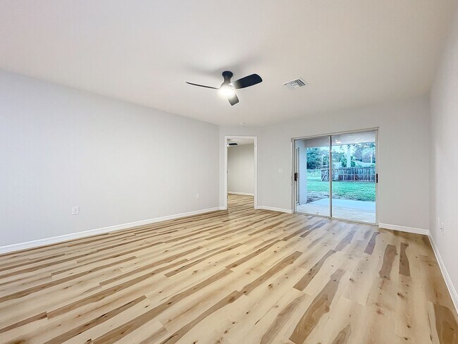 Photo - Remodeled Townhouse - Granite Counters, Fe...