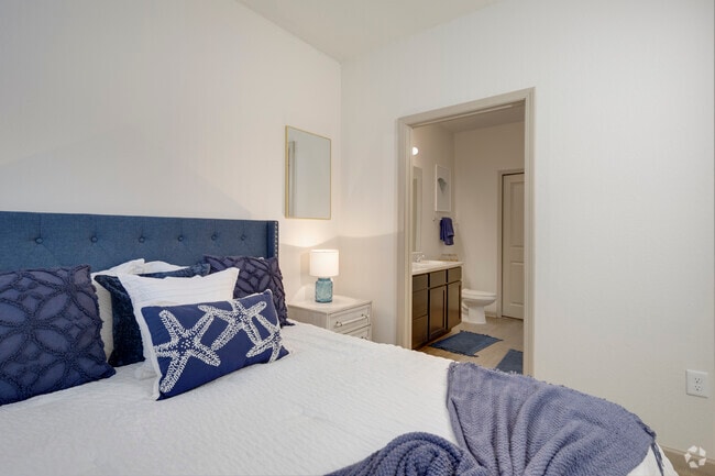 2BR, 2BA - 1,025SF - Second Bedroom