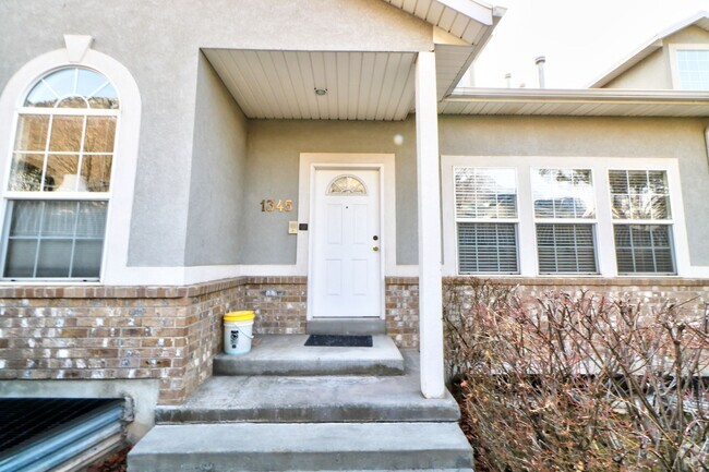 Building Photo - 3 Bedroom 2.5 Bathroom Apartment in Provo!