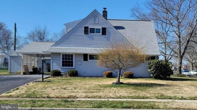 Building Photo - 4 bedroom 2 bath home in the Crabtree section of Levittown. Available for move in 6/1/2023