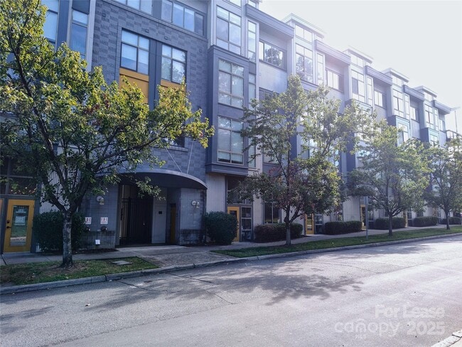 Building Photo - 514 W 10th St Unit 205 Rental