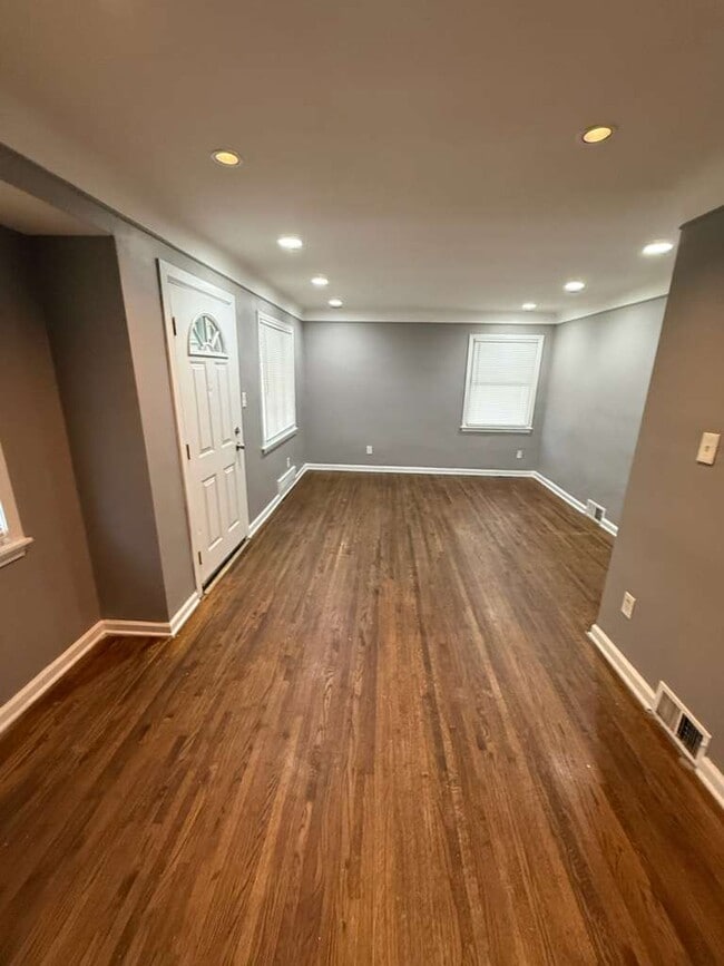 Photo - 6341 Archdale St