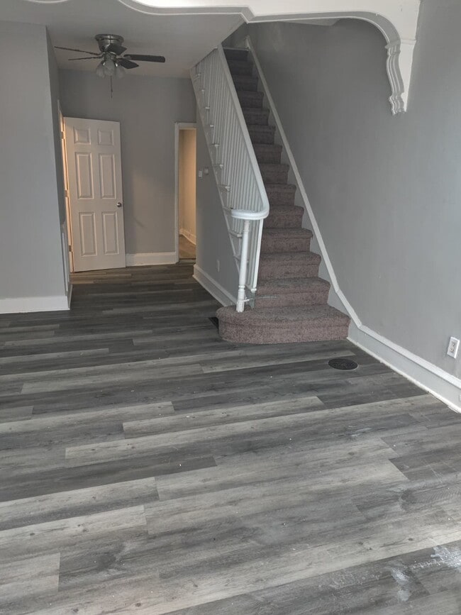 Photo - 2045 Fernon St