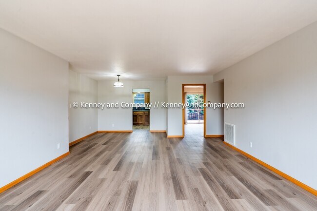 Photo - 2902 Airport Rd