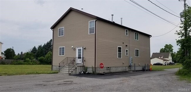 Building Photo - 8137 Sheridan Dr Rental