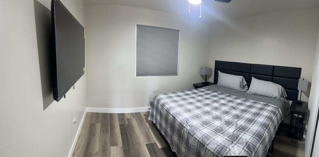 Photo - 4760 Voltaire St