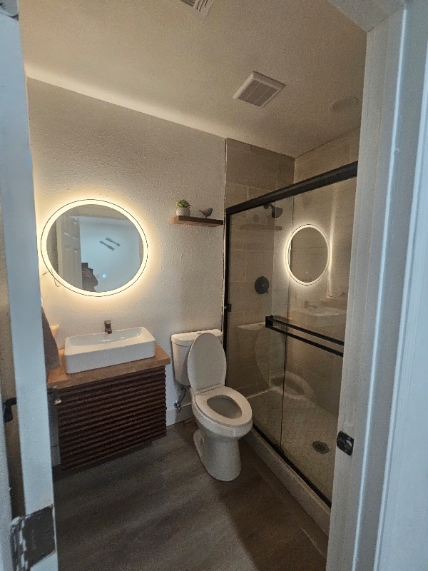 Photo - 2136 Cascade St