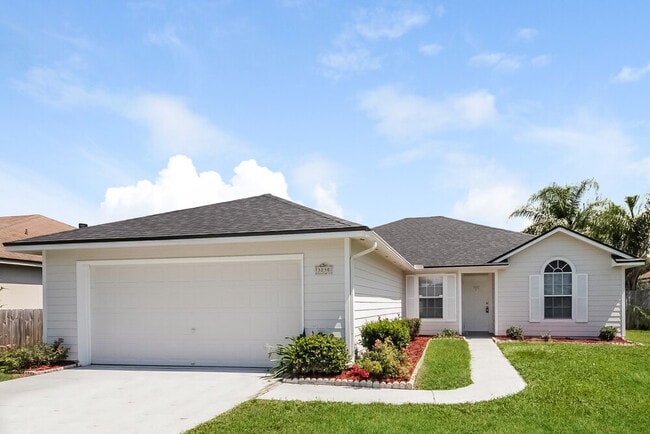 Building Photo - 3230 Chantilly Ct
