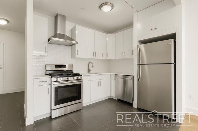 Photo - LUXURY Giant 2 BED LOFT in Queens! Unit 516