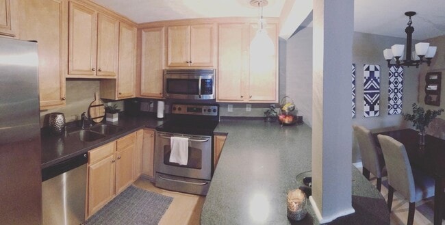 Building Photo - 1108 N Milwaukee St Rental