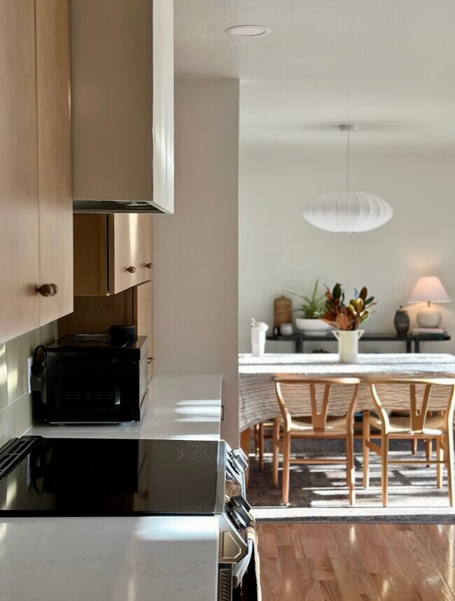 Photo - 3338 Hollis St