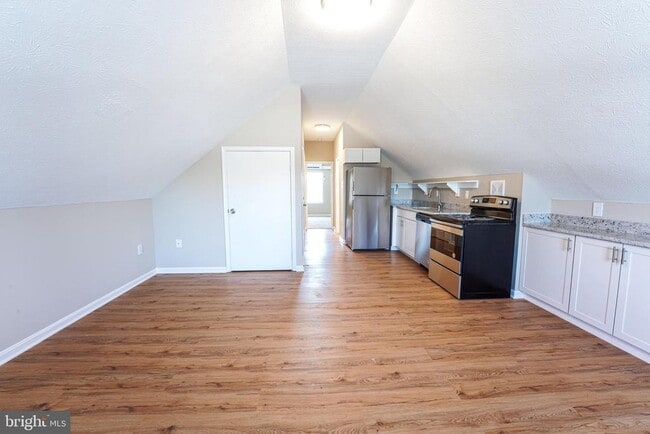 Building Photo - 3105 Shawnee Dr Unit 7