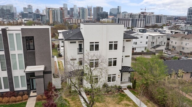 Photo - Nashville. Spotless & never been lived in ...