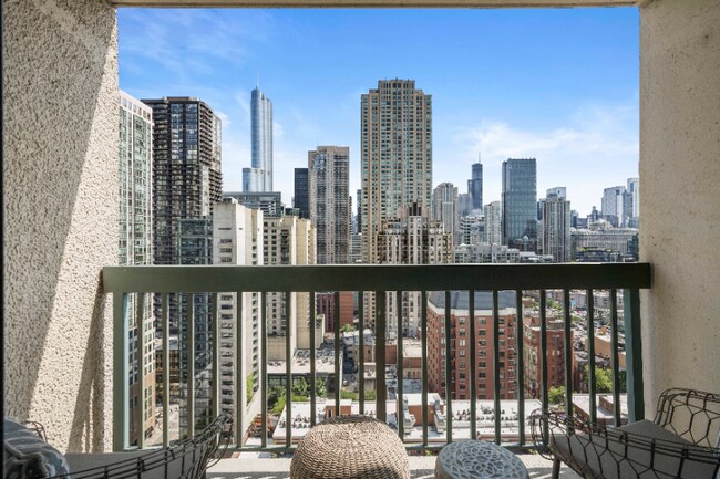 Photo - 17 W Superior St