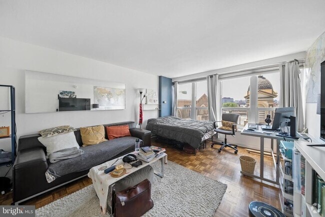 Building Photo - 224-30 W Rittenhouse Square Unit 715B