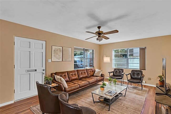 Photo - 324 N Lakeland Ave