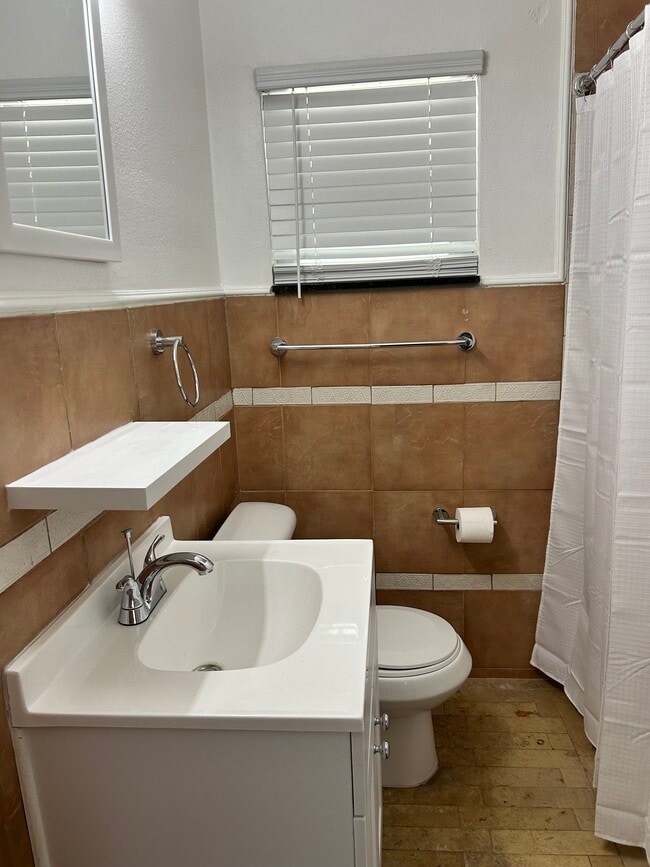 Photo - 827 40th St S