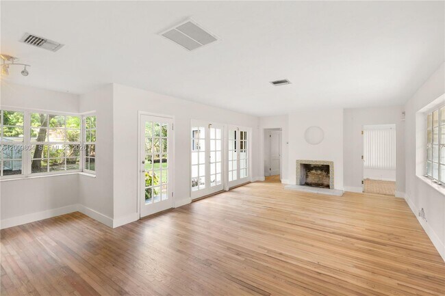 Photo - 1431 Algeria Ave