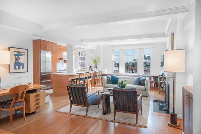 Building Photo - 299 W 12th St