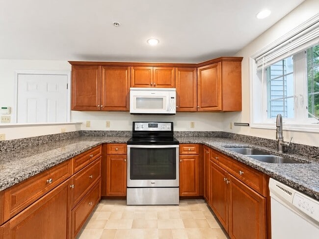 Photo - 8 Pebble Ln