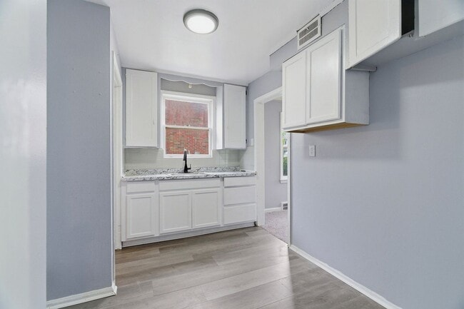 Photo - 16717 Trinity St