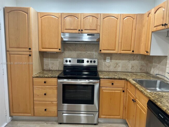 9159 SW 77th Ave Unit 113