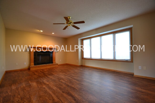 Photo - 4 Bedroom, 2.5 Bathroom Home in Johnston