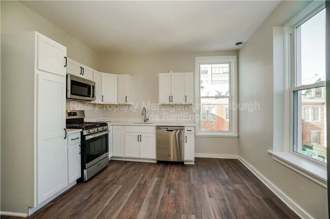 Photo - 2123 Sidney St