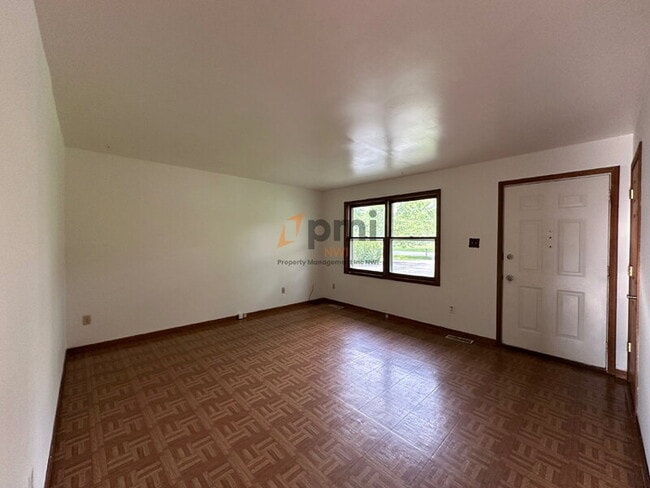 Photo - 732 N State Rd 149