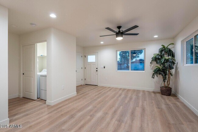 Photo - 1645 E Monroe St