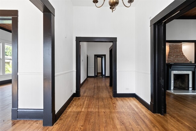 Photo - 327 S Robb St