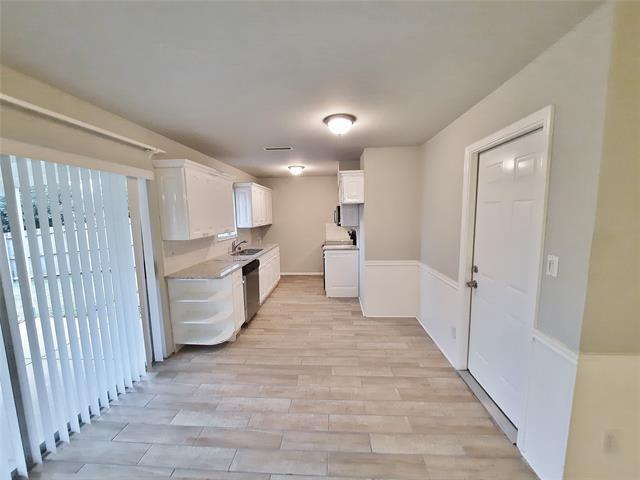 Photo - 911 Elmwood Dr