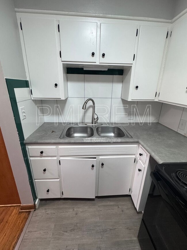 Photo - 2020 W Market St Unidad 10