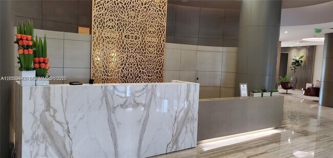 10275 Collins Ave Unit 323