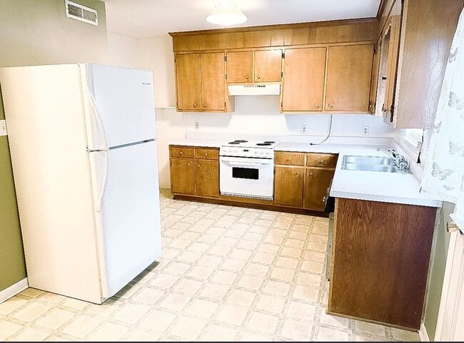 Building Photo - Vista View 8 Unit 8