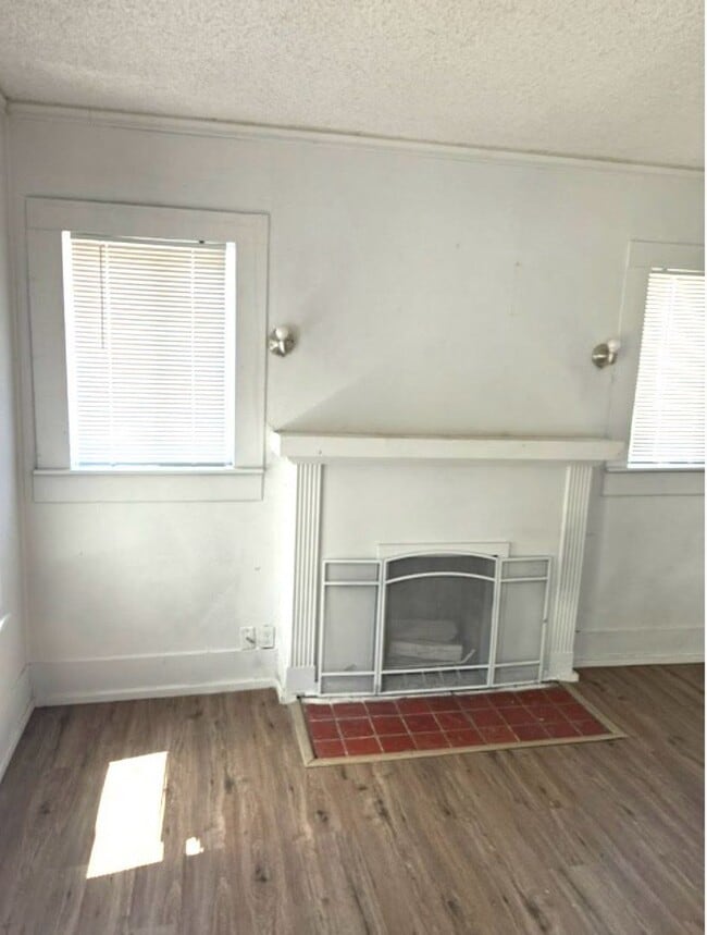Photo - 3905 Stuart St