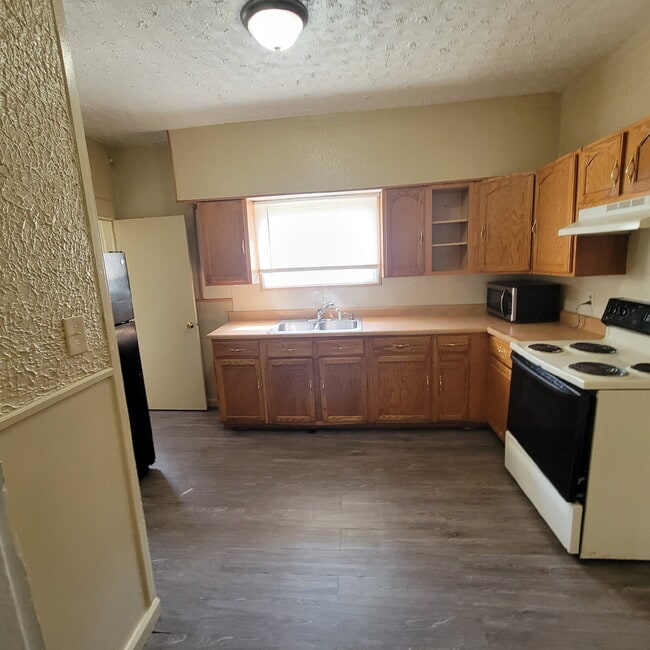 Photo - Garfield Park/South Indy 3BR House w/Garage!
