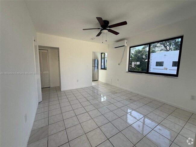 Building Photo - 1037 SW 4th St Unit 4 Rental