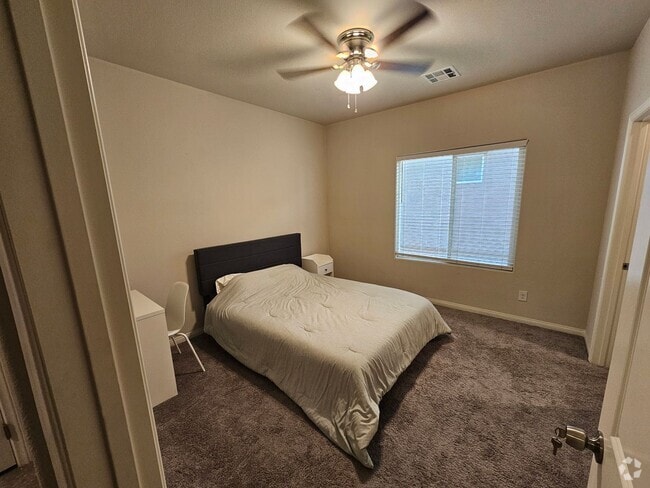 Building Photo - 1171 Twincrest Ave Unit JP501. 1171 Twincrest Ave.  - Room One Rental