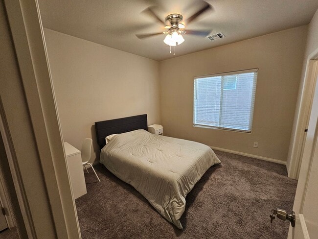 Building Photo - 1171 Twincrest Ave Unit JP501. 1171 Twincrest Ave. - Room One Rental